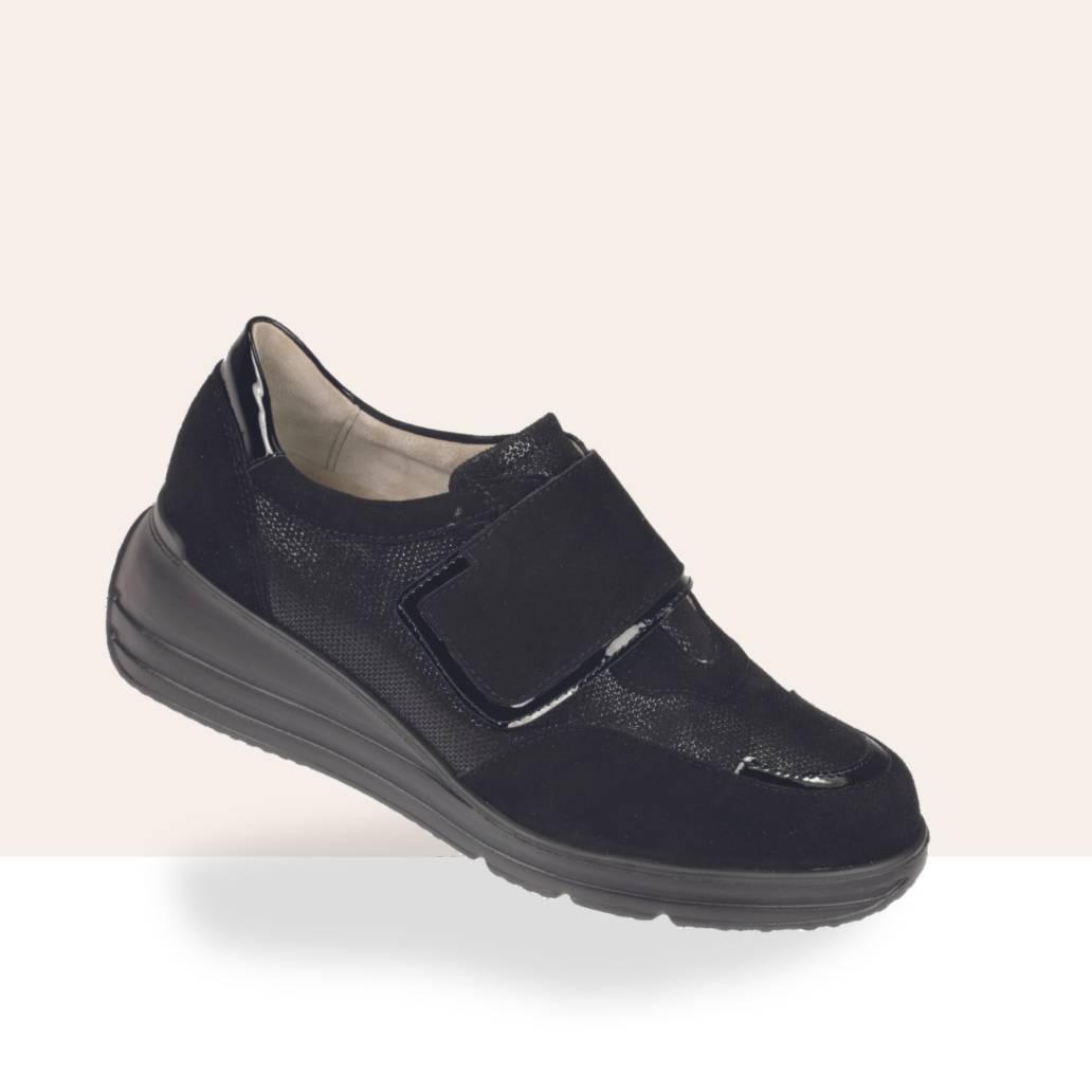 Scarpa-Nera-uai-1032x1032